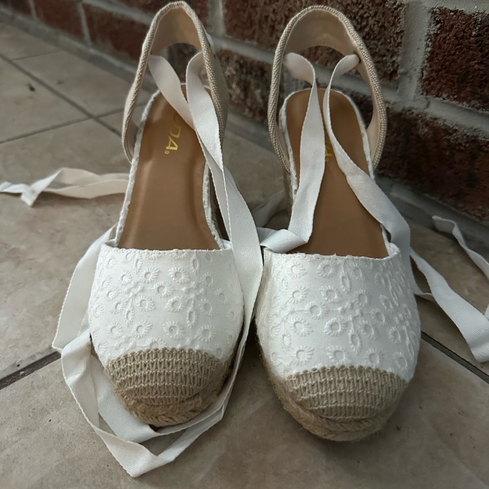 NEW- Women’s Size 6 Wedges/Flat Bundle - Picture 3 of 5